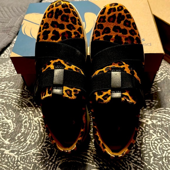 Clark Cheetah print tennis Shoes 8 1/2 - Picture 1 of 4